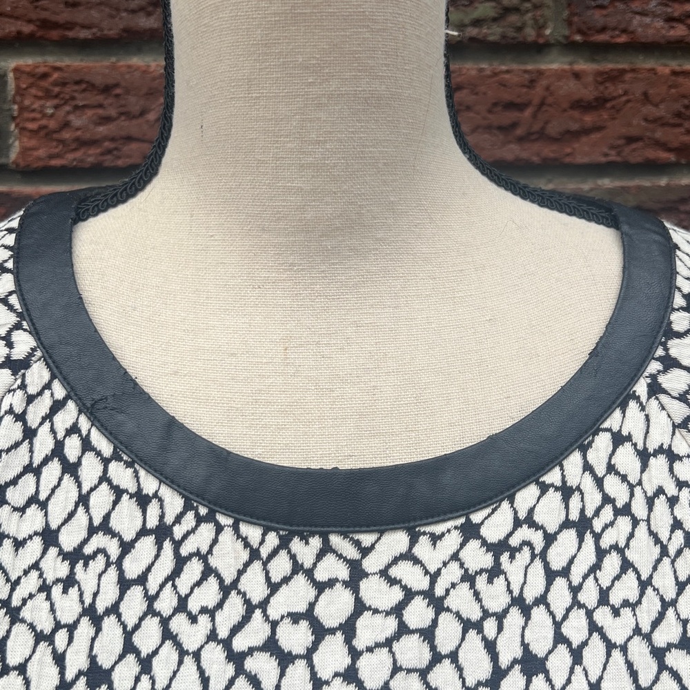 Banana Republic Pattern Top - Picture 2 of 9